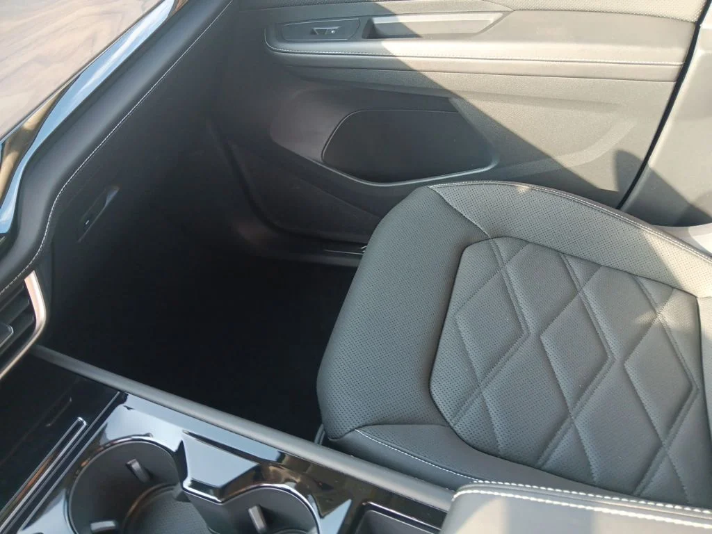 Used 2026 Black Volkswagen SE w/Technology image 24
