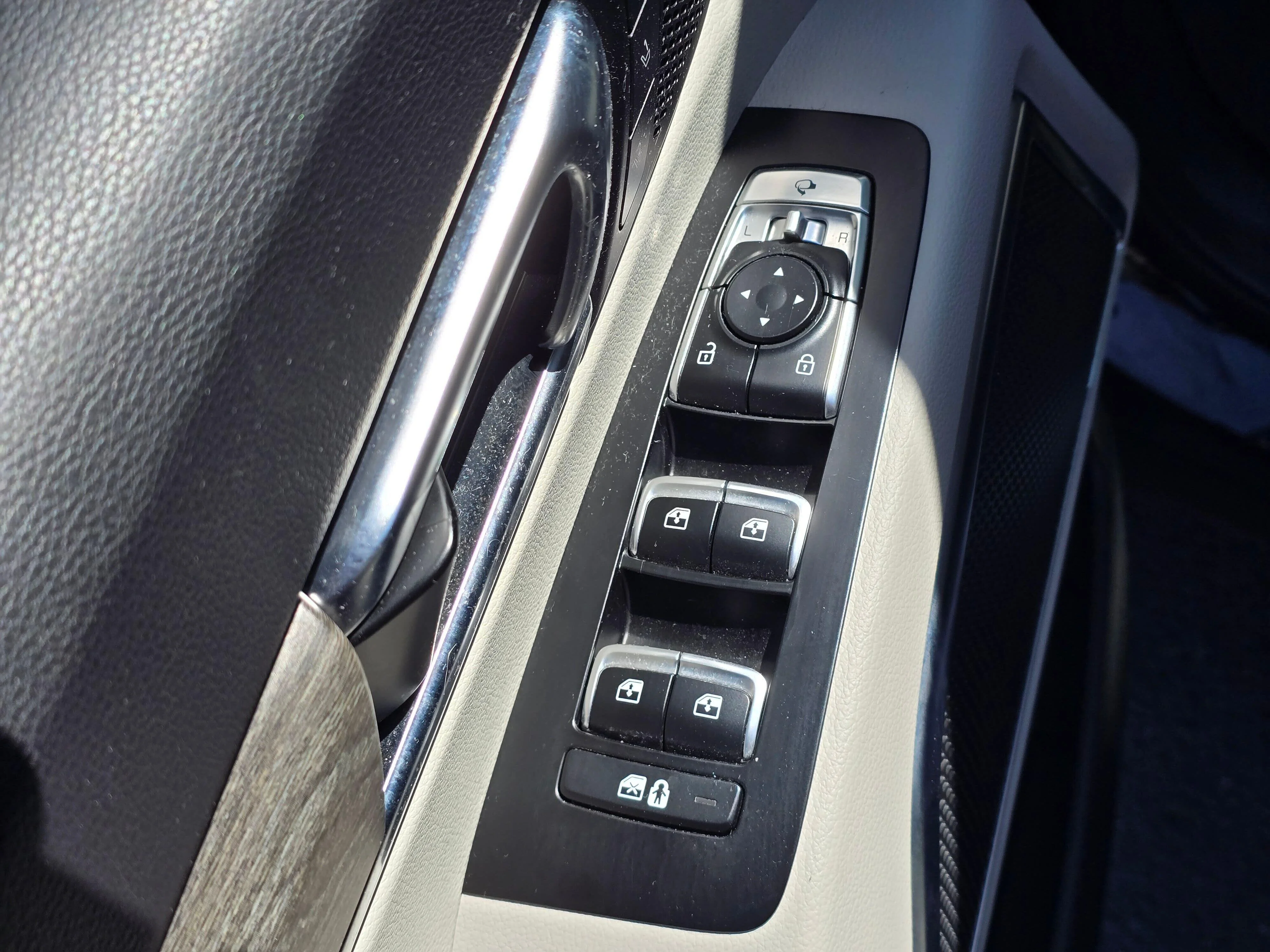 Used 2020 Ebony Black Kia SX image 16