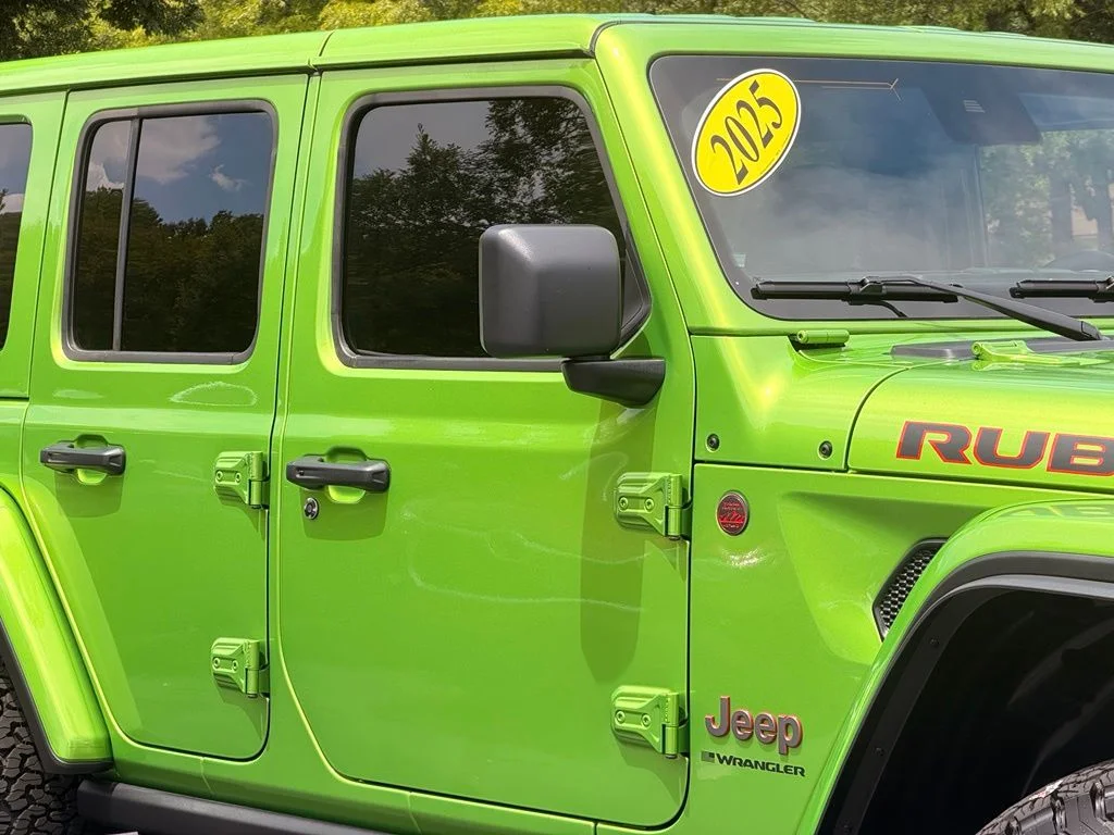 Used 2025  Jeep Rubicon image 9