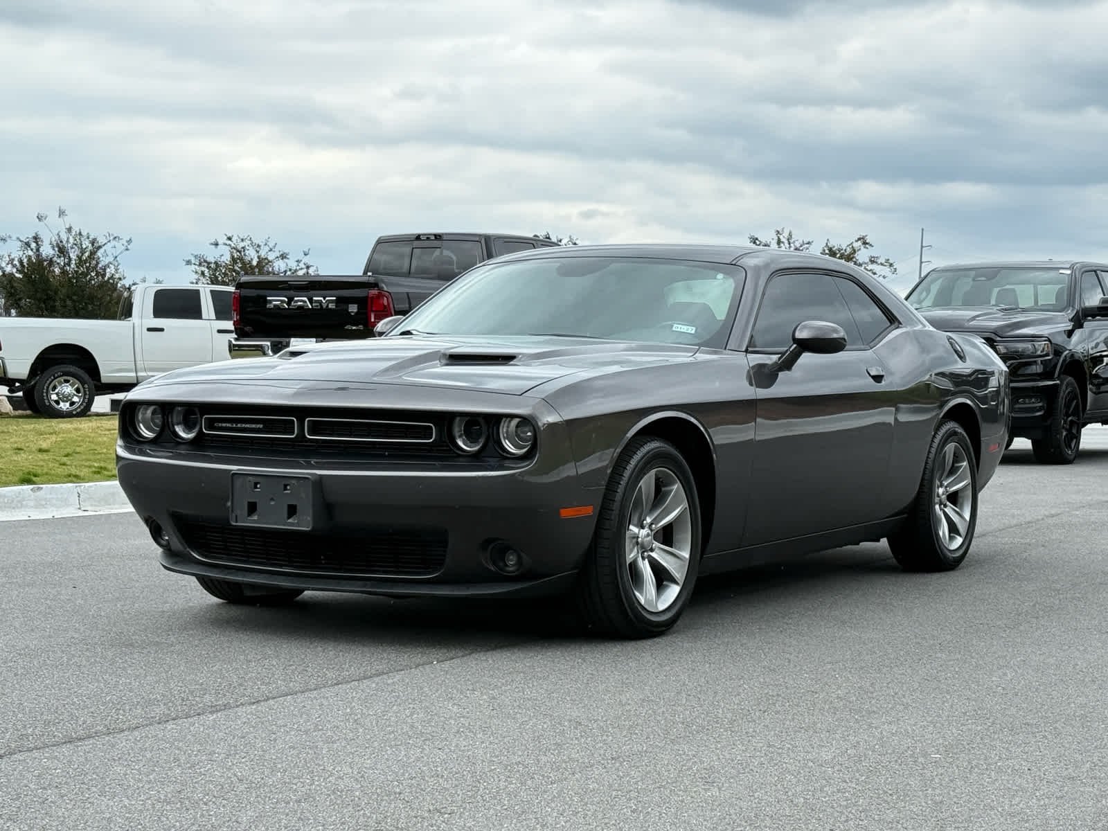2019 Dodge Challenger SXT Auto's photo