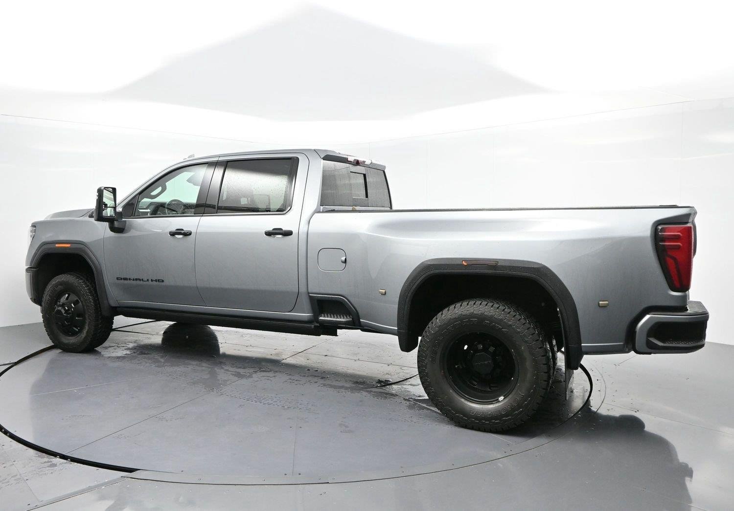 Used 2025 Sterling Metallic GMC Denali Ultimate DRW image 5
