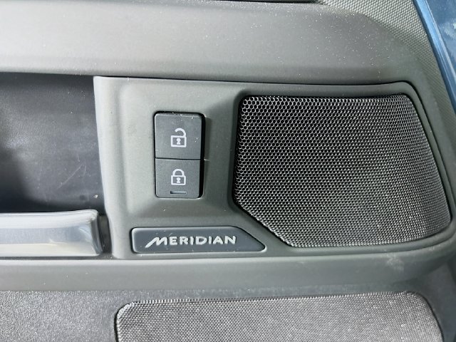 Used 2025 Blue Land Rover S image 19