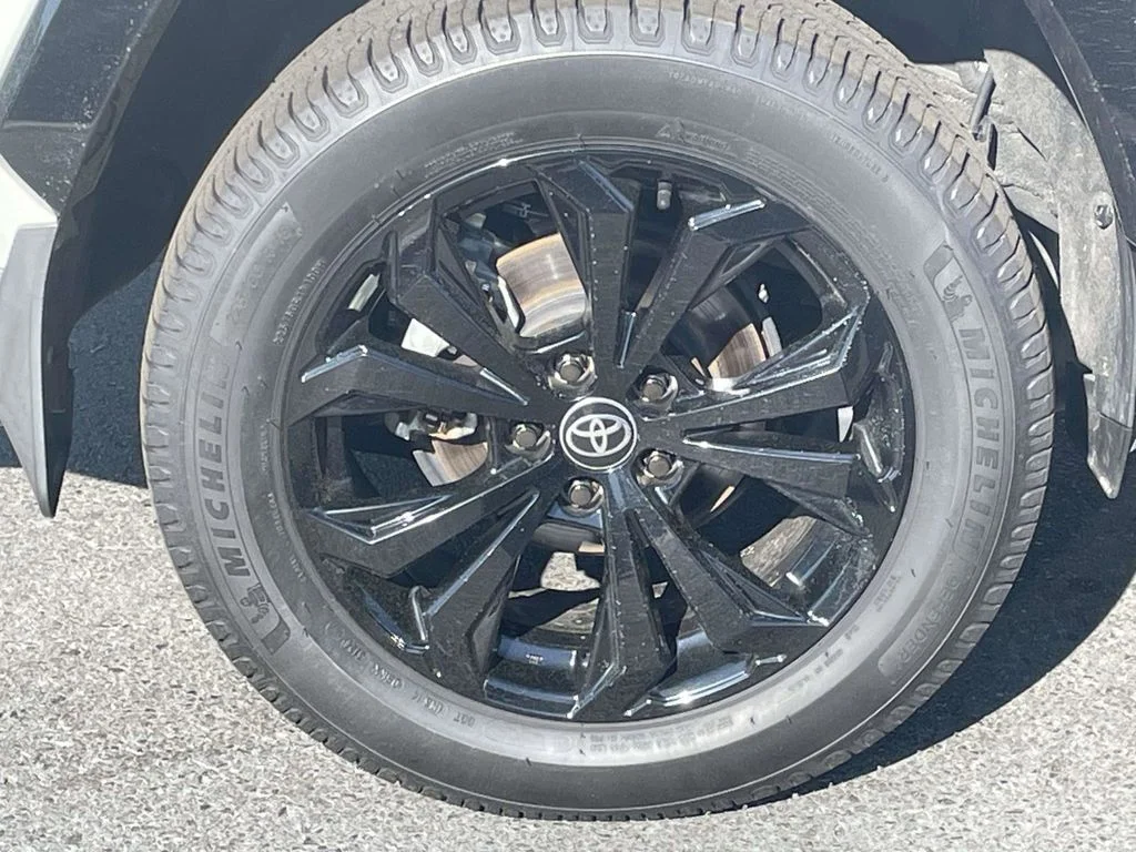 2022 Toyota RAV4 XSE - Photo 13