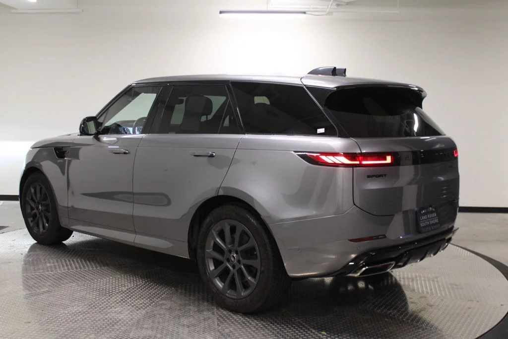 Used 2024  Land Rover Dynamic SE image 3