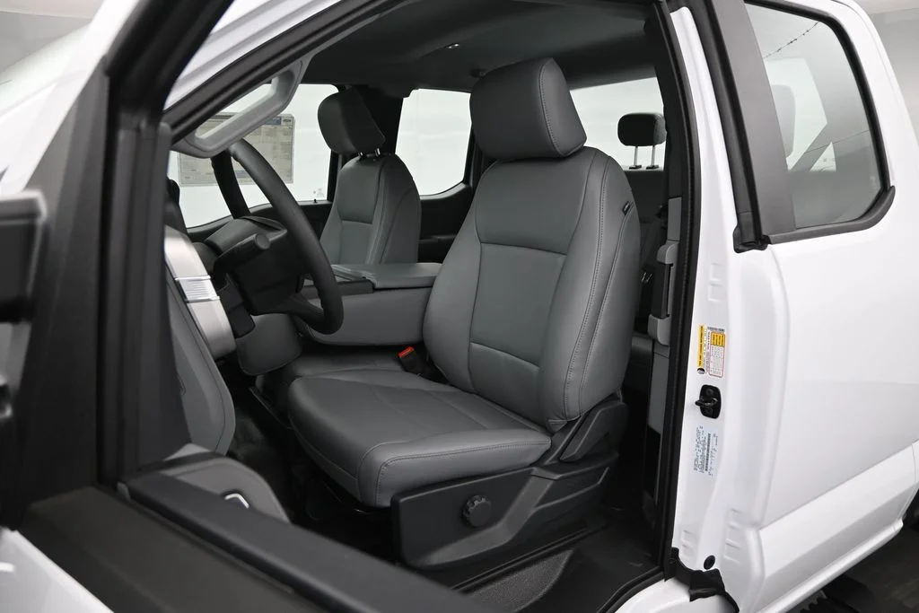 New 2026 Oxford White Ford XL image 8