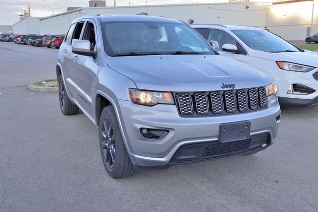 Used 2020 Silver Jeep Altitude image 9