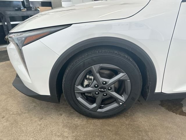 Used 2025 White Kia LXS image 20