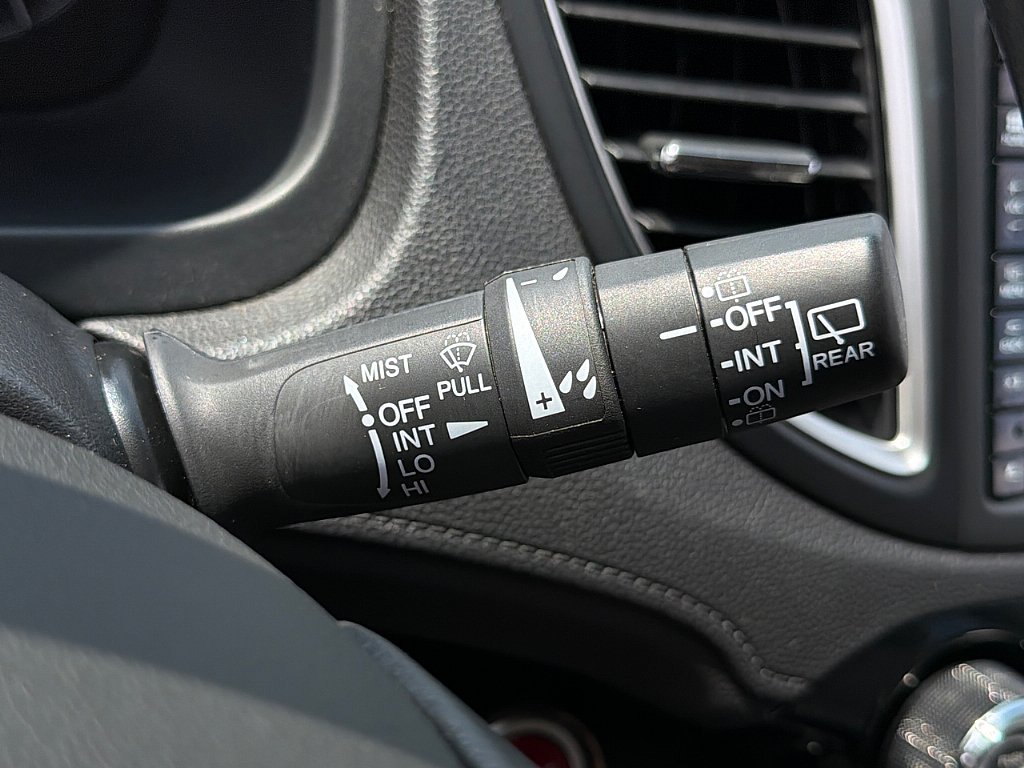 Used 2016 Diamond White Pearl Honda Touring image 19