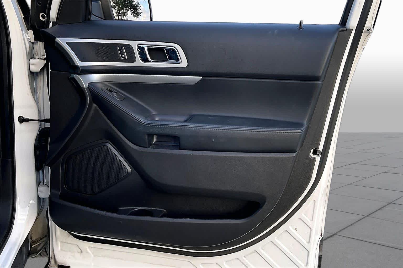 Used 2013 White Platinum Metallic Tri-coat Ford XLT image 20