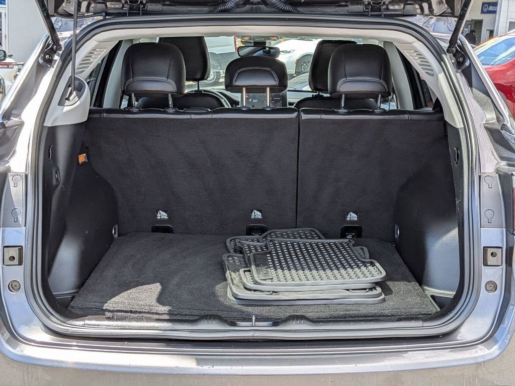 Certified Used 2022 Gray Jeep Latitude image 8