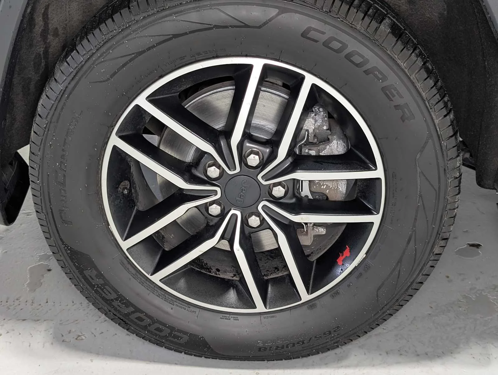 Used 2019 Granite Crystal Metallic Clearcoat Jeep Trailhawk image 3