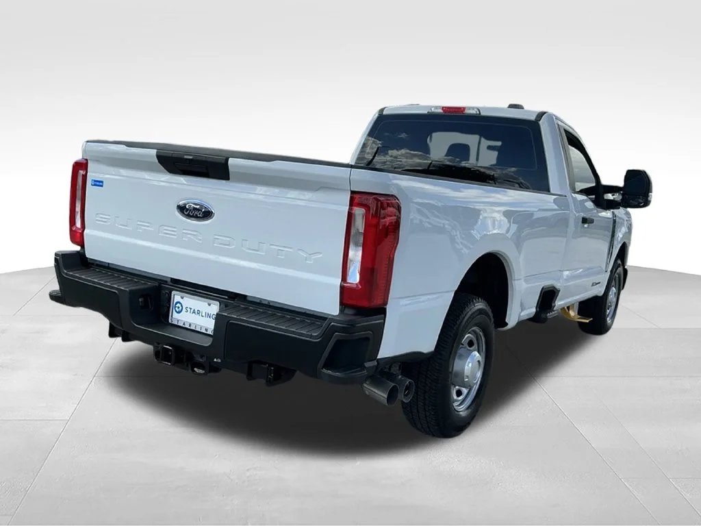 Used 2026 White Ford XL image 4
