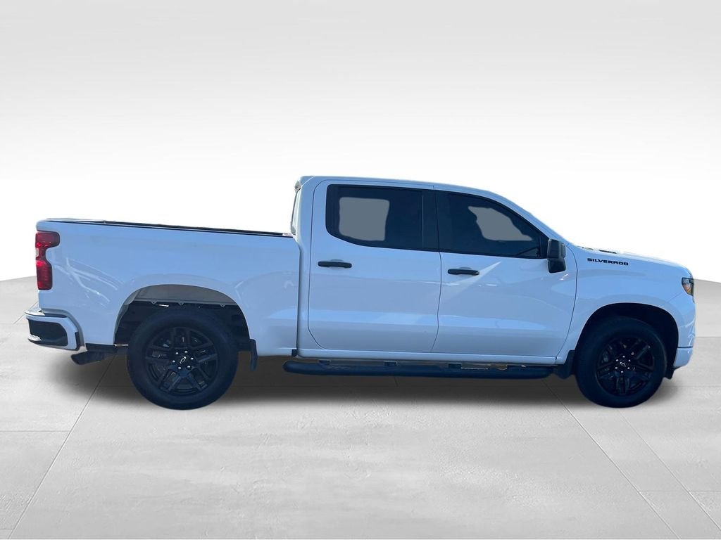 Used 2025 White Chevrolet Custom image 6