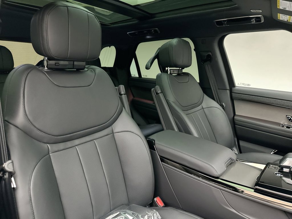 New 2027 Santorini Black Land Rover SE image 6