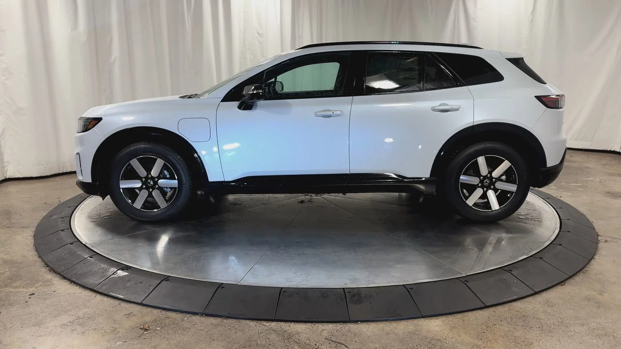 New 2026 Frostline White Pearl Honda Touring image 7