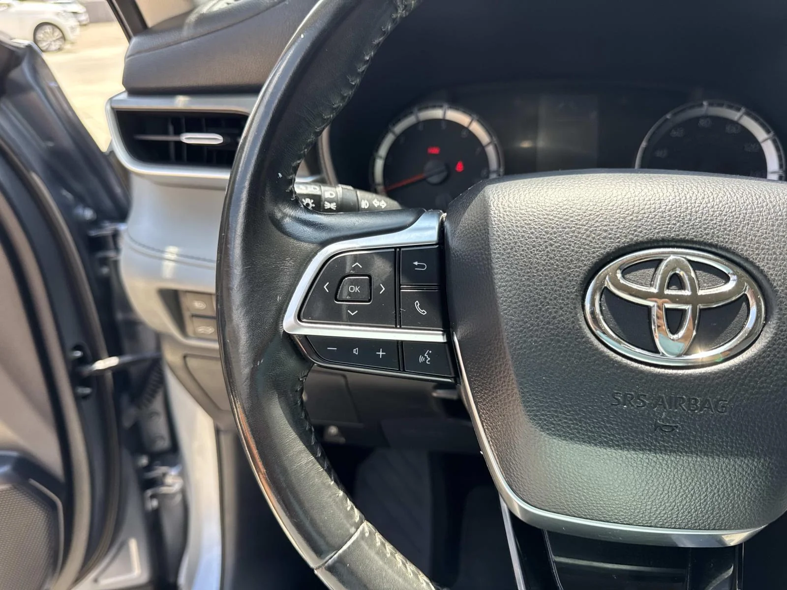 Used 2021 Moon Dust Toyota L image 22