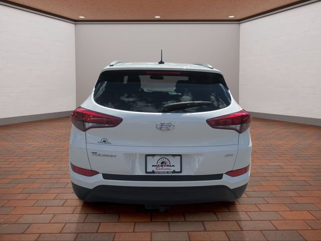 Used 2017 Winter White Hyundai SE image 7