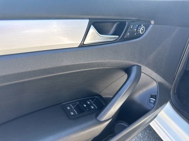 Used 2013 Tungsten Silver Metallic Volkswagen 2.5 SE image 15