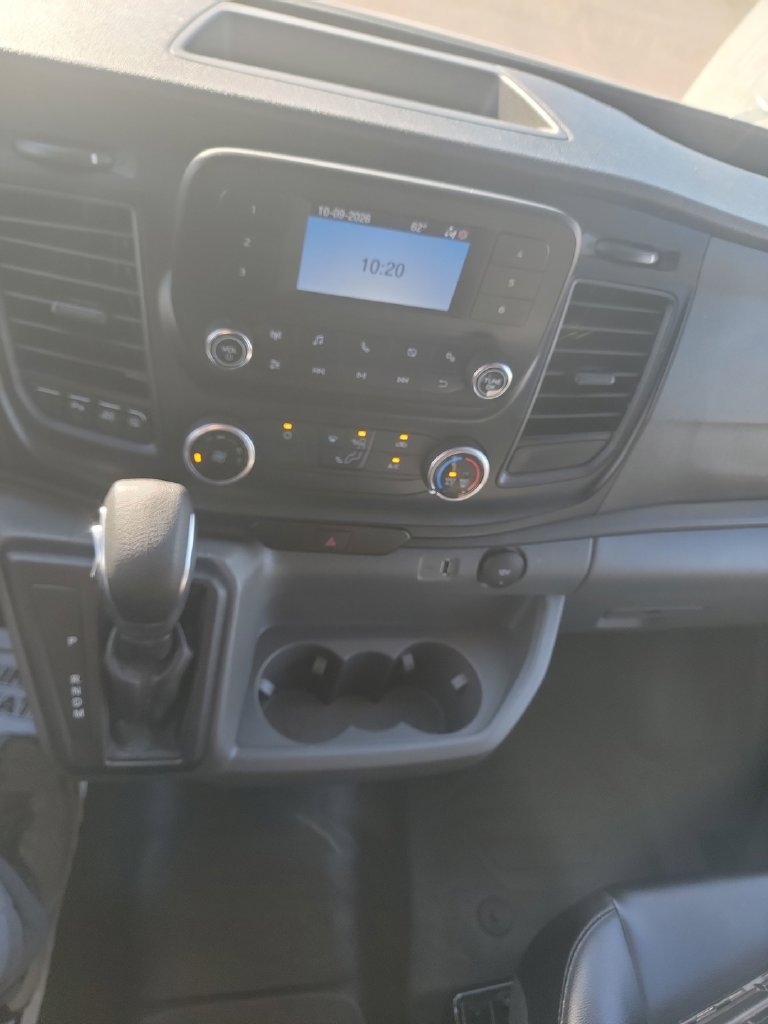 Used 2024  Ford  image 18