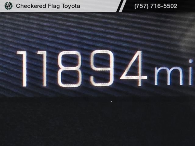 Used 2025 Summit White Chevrolet 2RS image 13