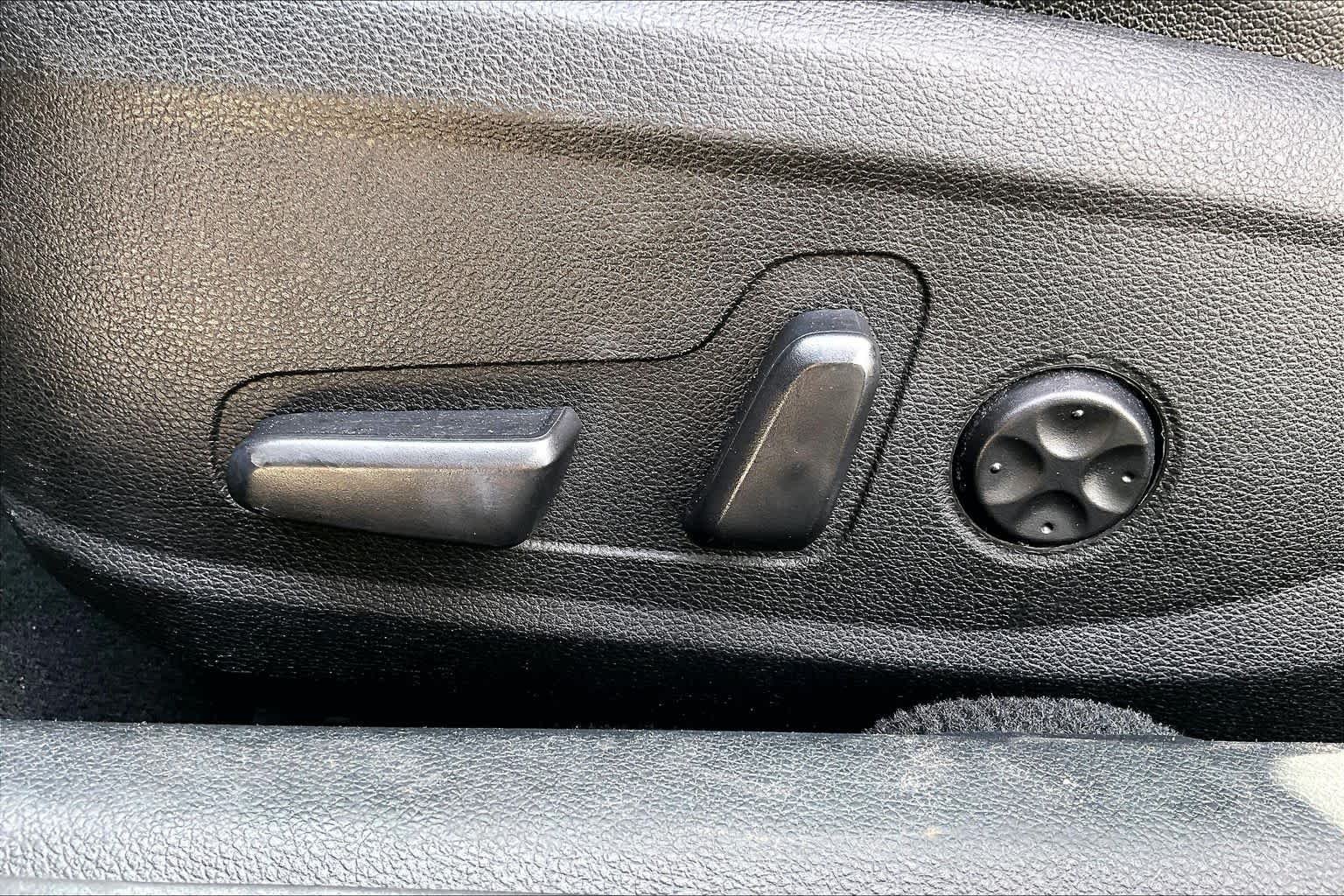 Used 2016 Titanium Gray Kia EX image 28