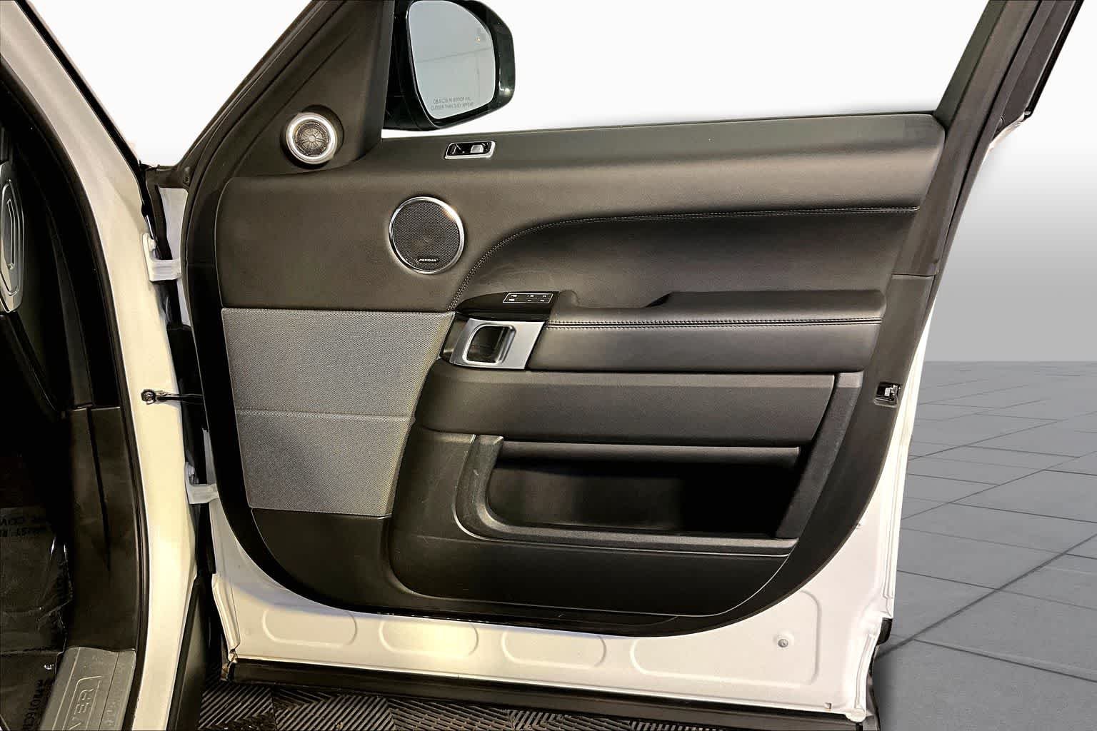 Used 2021 Fuji White Land Rover HSE Silver Edition image 23
