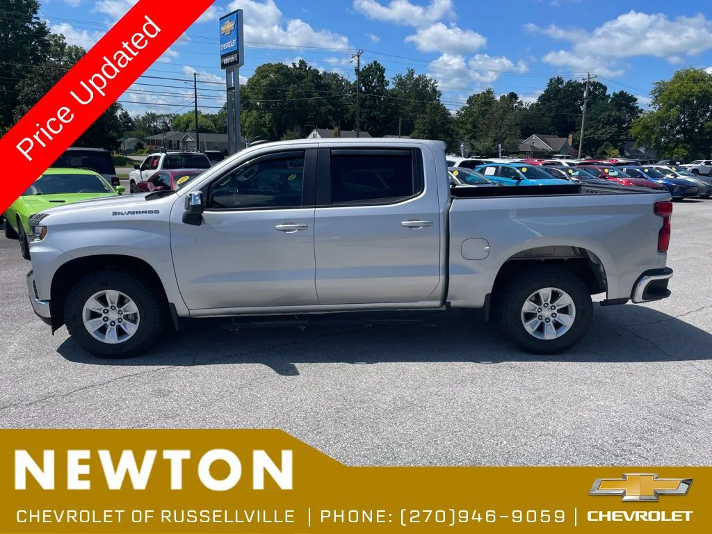 Used 2022 SILVER ICE METALLIC Chevrolet LT image 7
