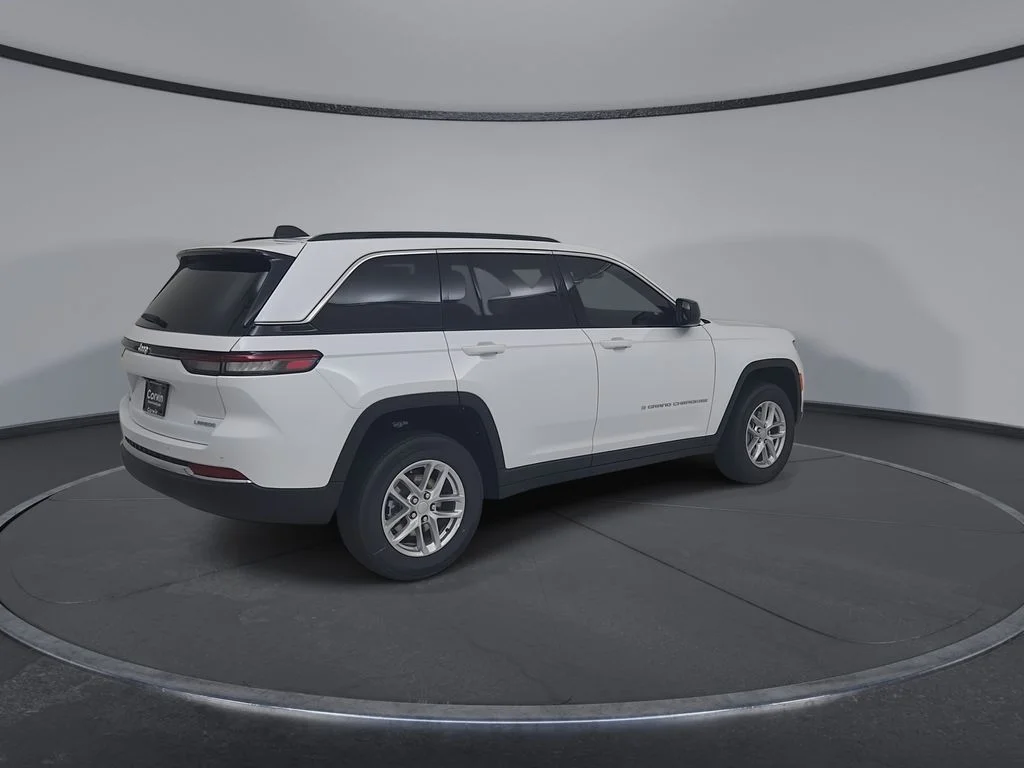 New 2026 Bright White Clear-Coat Exterior Paint Jeep Laredo X image 15