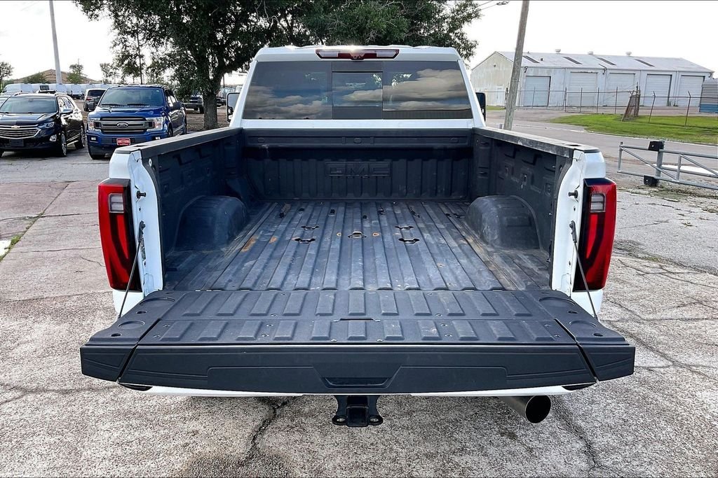 Used 2025 White GMC Denali image 38