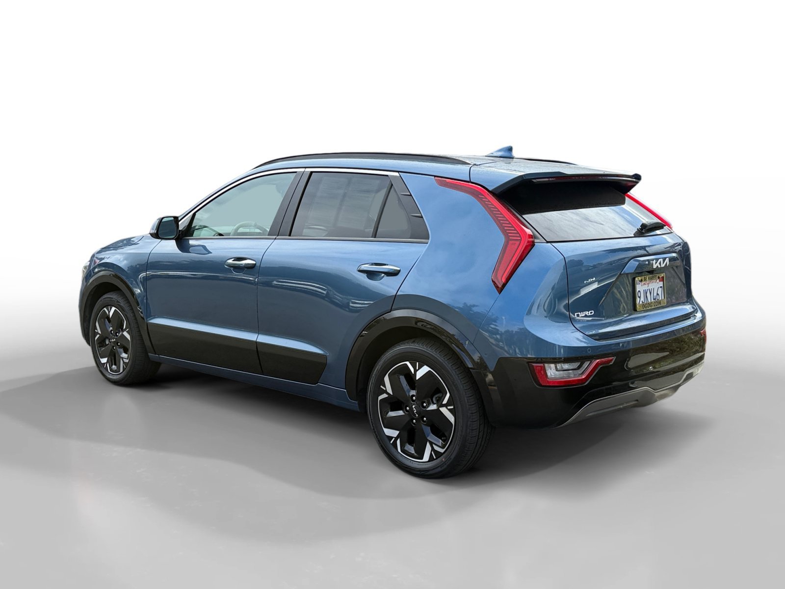 Certified Used 2023 Mineral Blue Kia Wave image 3