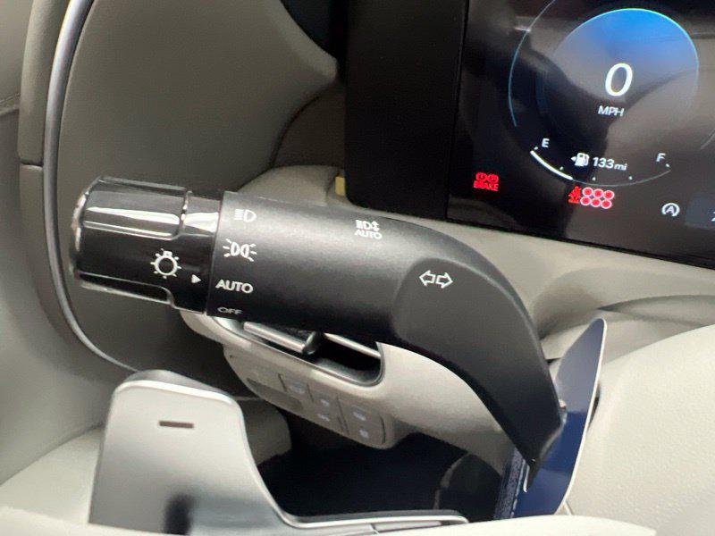 New 2027 Black Hyundai SEL Premium AWD image 22