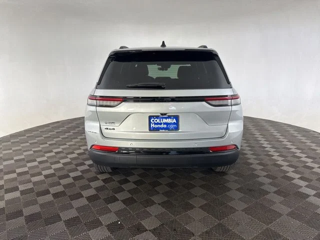 Used 2025 Silver Jeep Altitude image 7