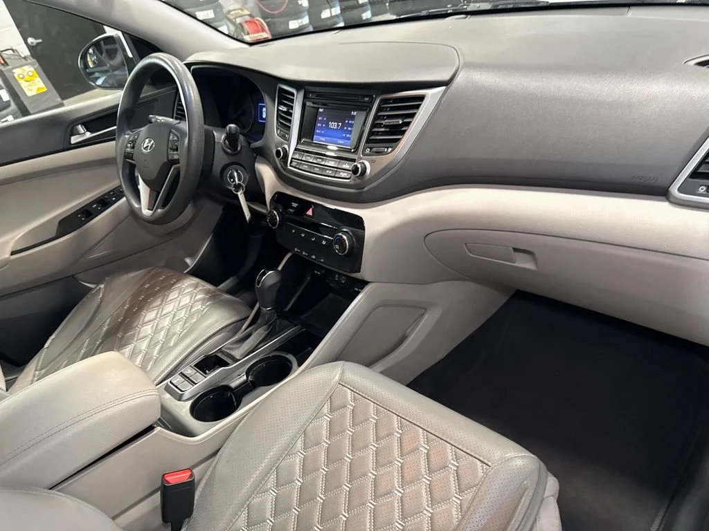 Used 2018 White Hyundai SE image 14