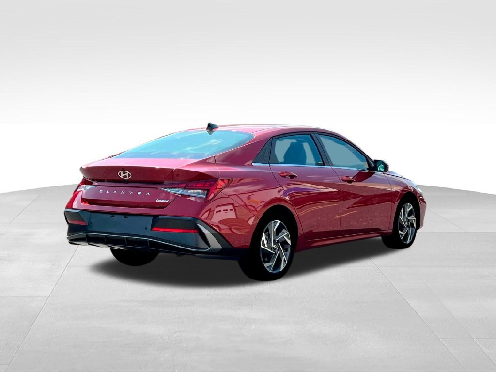 2025 Hyundai Elantra Limited - Photo 9