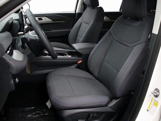 New 2026 Star White Metallic Tri-Coat Ford Active image 9