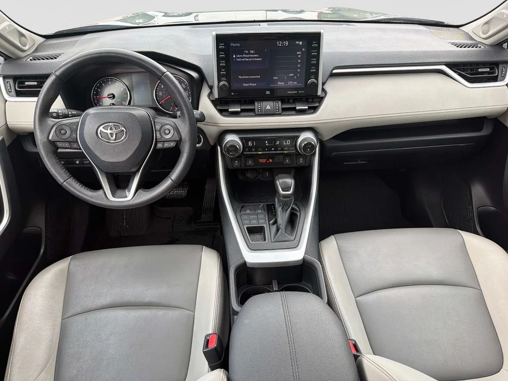 Used 2022 Silver Toyota XLE Premium image 16
