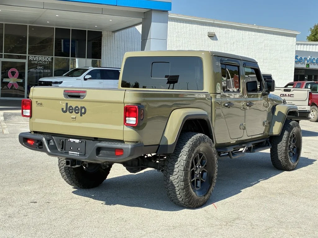 Used 2025 Green Jeep High Tide image 9