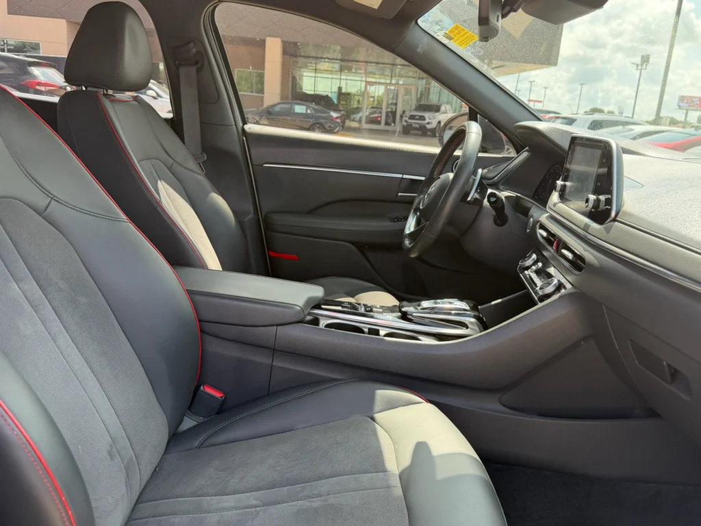 Used 2020 Shimmering Silver Pearl Hyundai SEL Plus image 11