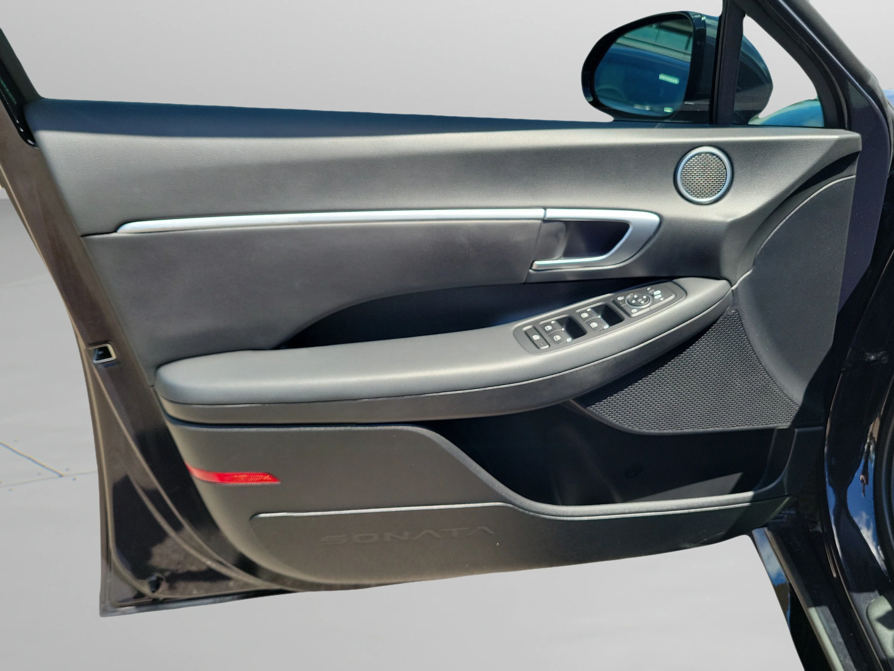 Used 2025 Carbon Blue Hyundai SEL image 21