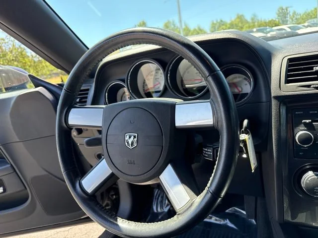 Used 2009 Brilliant Black Pearl Dodge R/T image 22