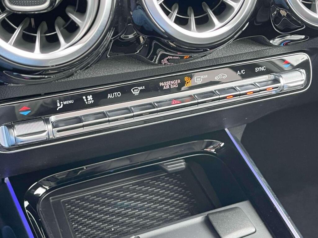 New 2026 Polar White Mercedes-Benz GLB 250 image 27