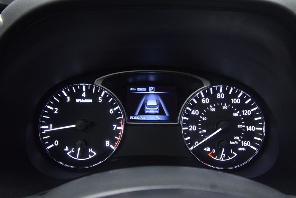 Used 2016 Silver Nissan Platinum image 17
