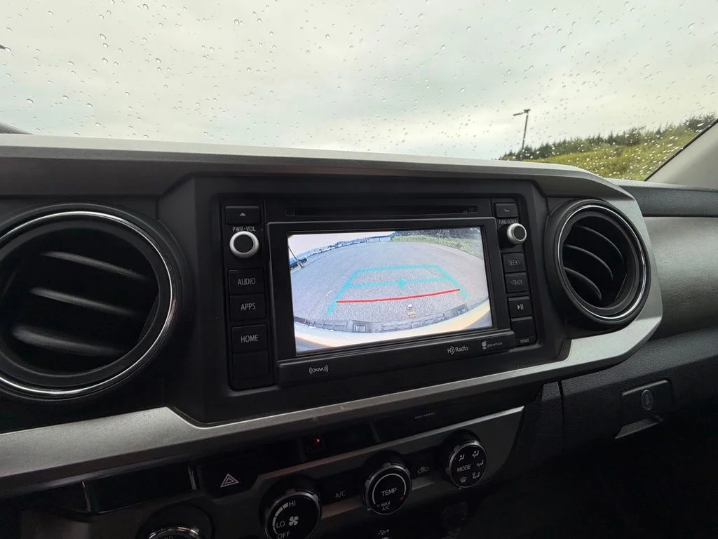 Used 2018 White Toyota SR5 image 21