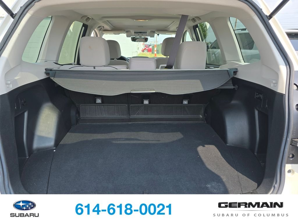Used 2017 White Subaru 2.5i Premium image 21