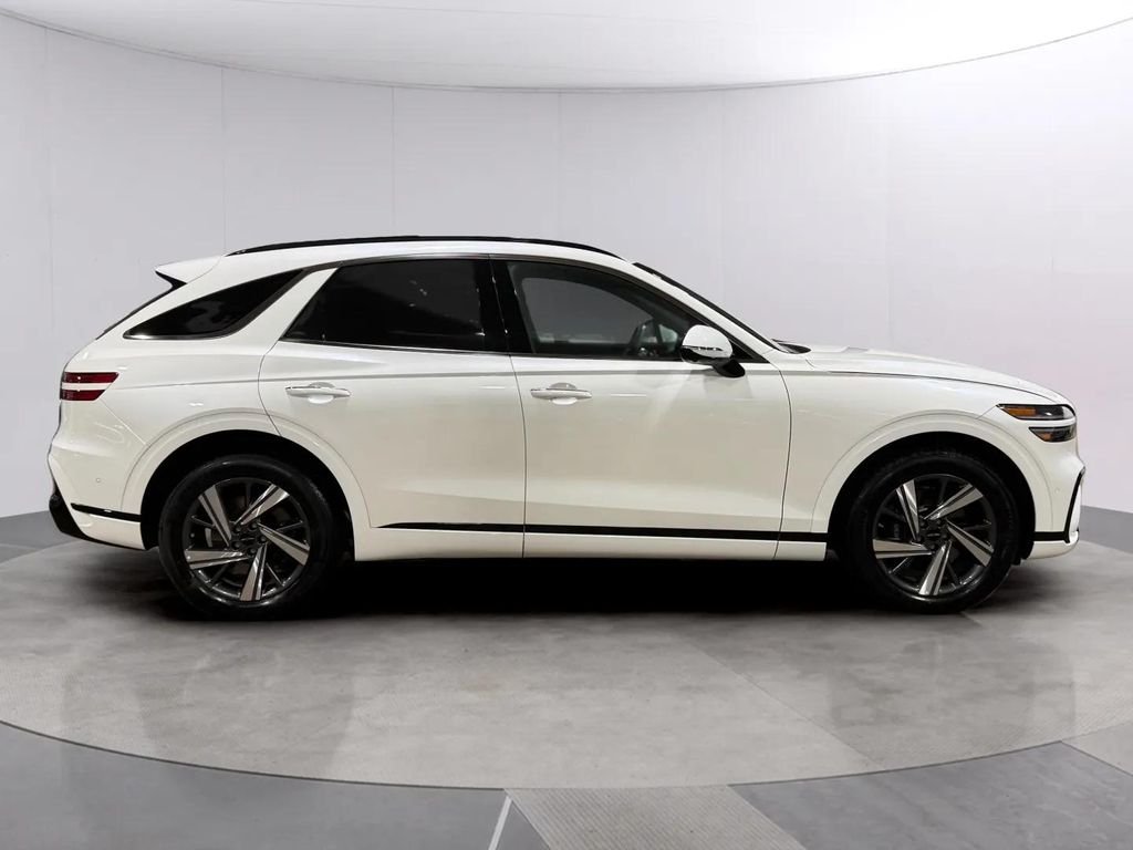 2026 GENESIS GV70 Sport Advanced - Photo 2