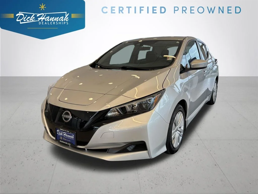 2025 Nissan Leaf S's photo