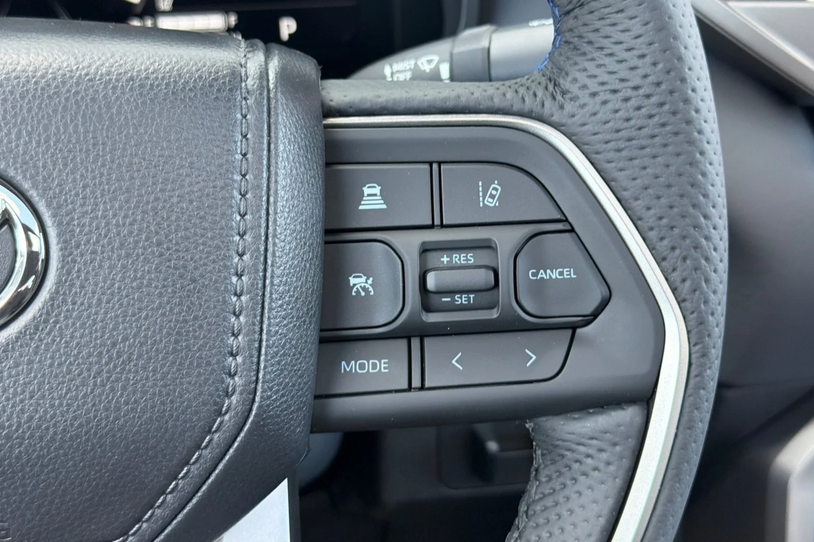 New 2026 Magnetic Gray Metallic Toyota  Platinum image 26