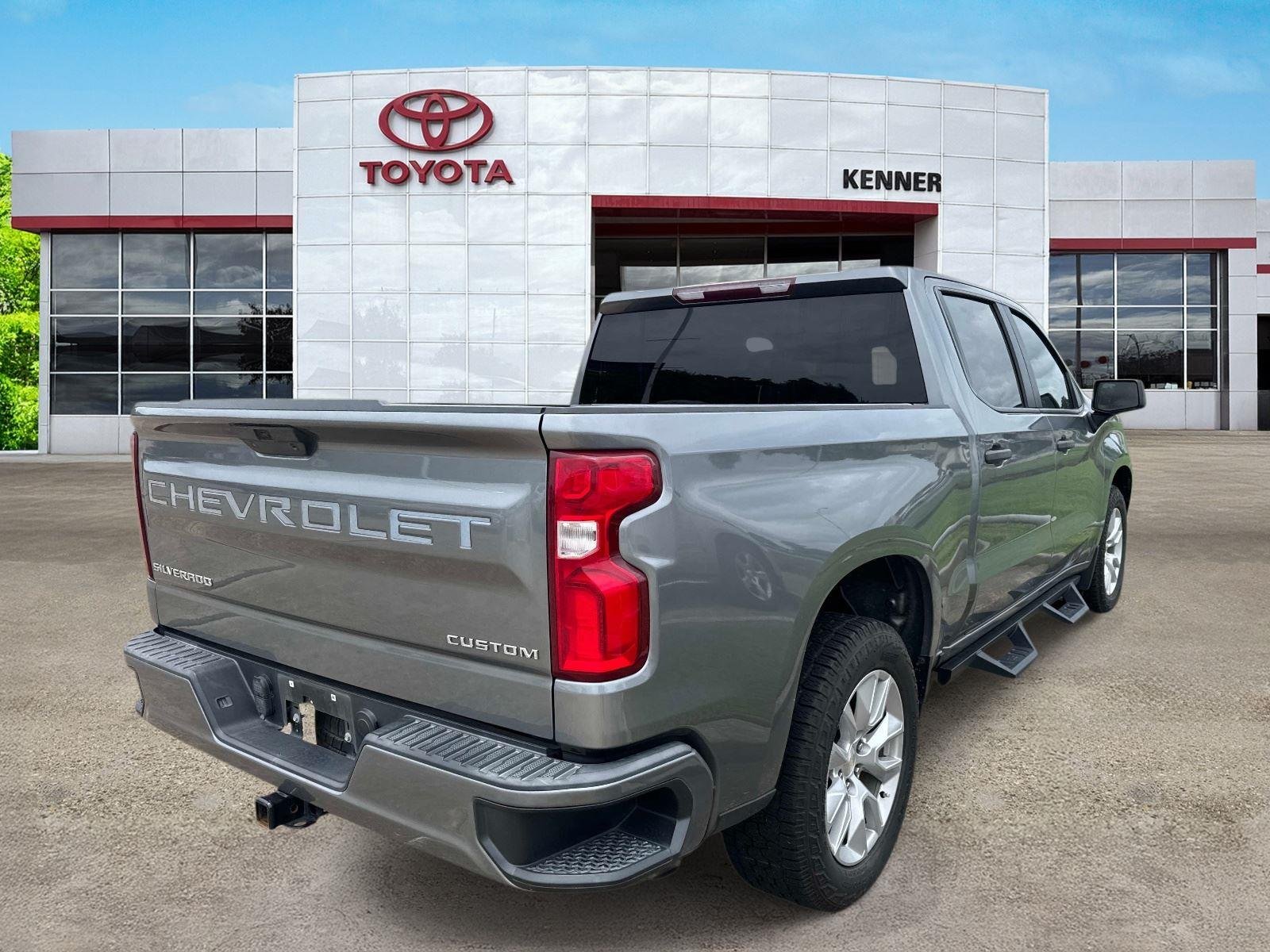 Used 2022 Satin Steel Metallic Chevrolet Custom image 10