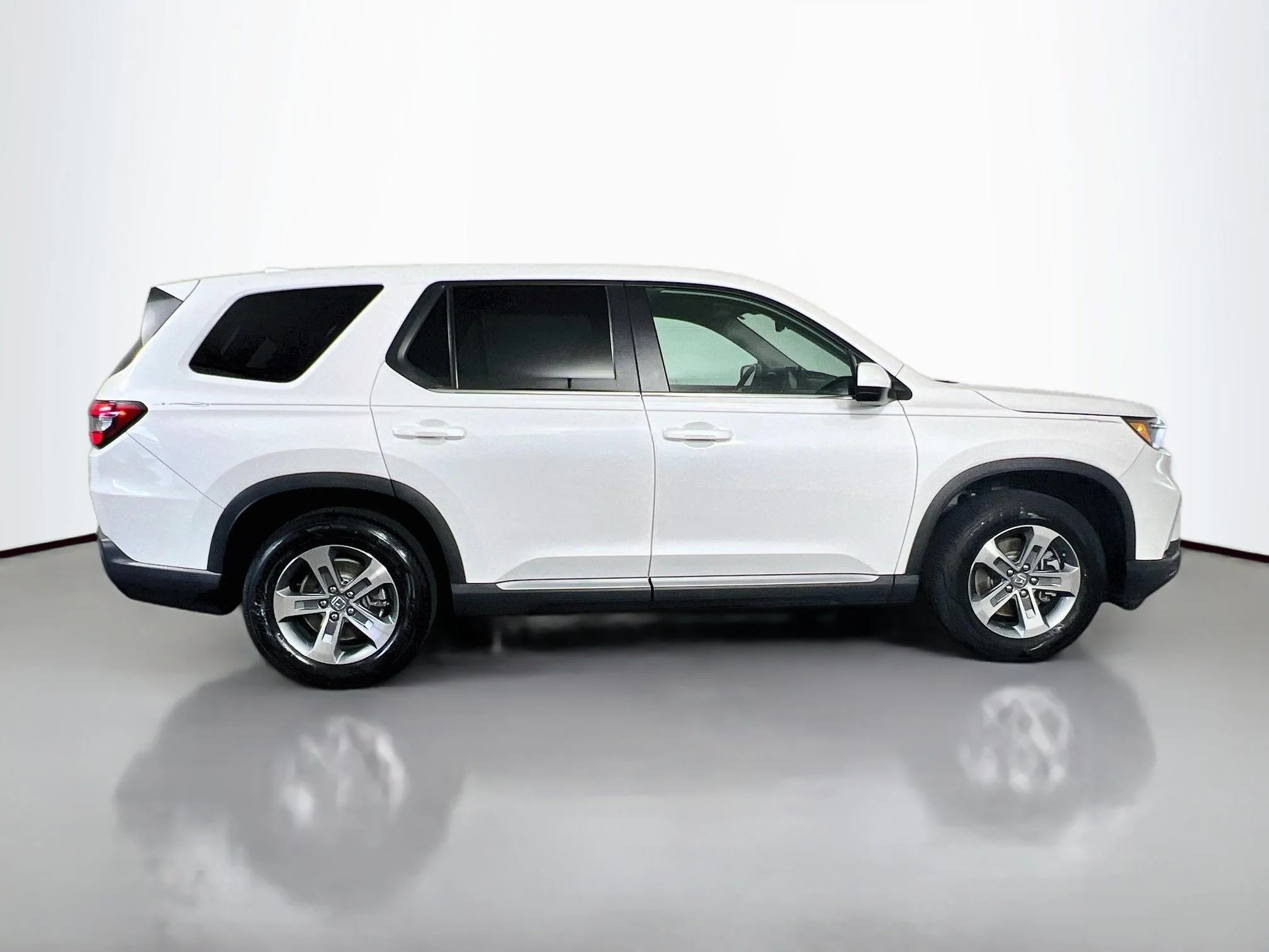 Certified Used 2025 Platinum White Pearl Honda 2WD EX-L image 40