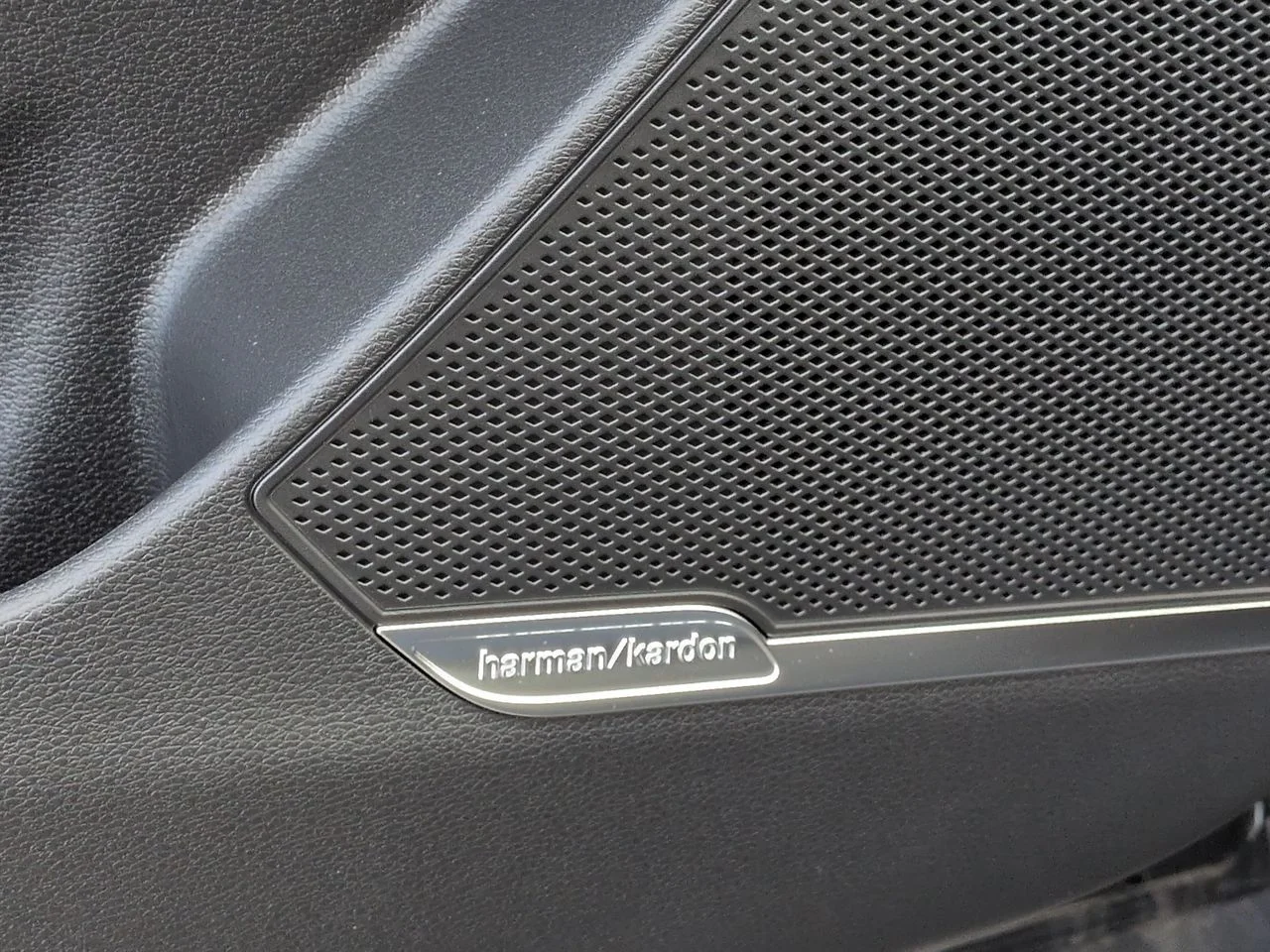 New 2026 Shadow Matte Gray Kia SX Prestige image 25
